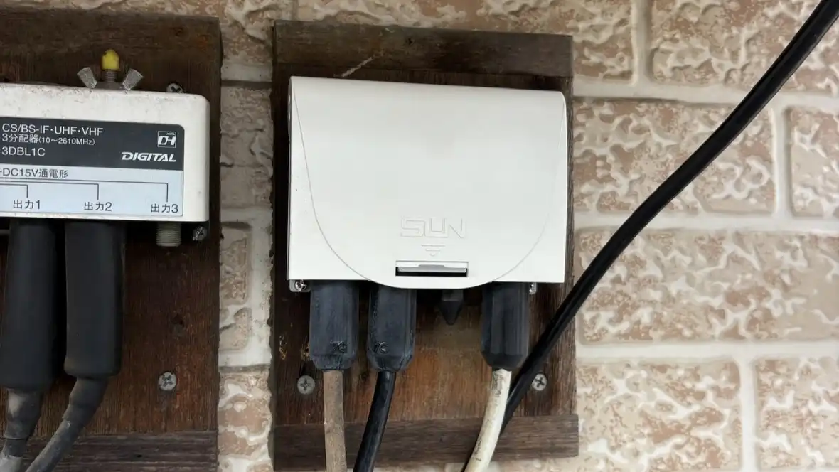 【2026年6月21日】新規設置したサン電子製の『電源分離型 利得切換式 UHFブースタ(HU453)』【東京都足立区】