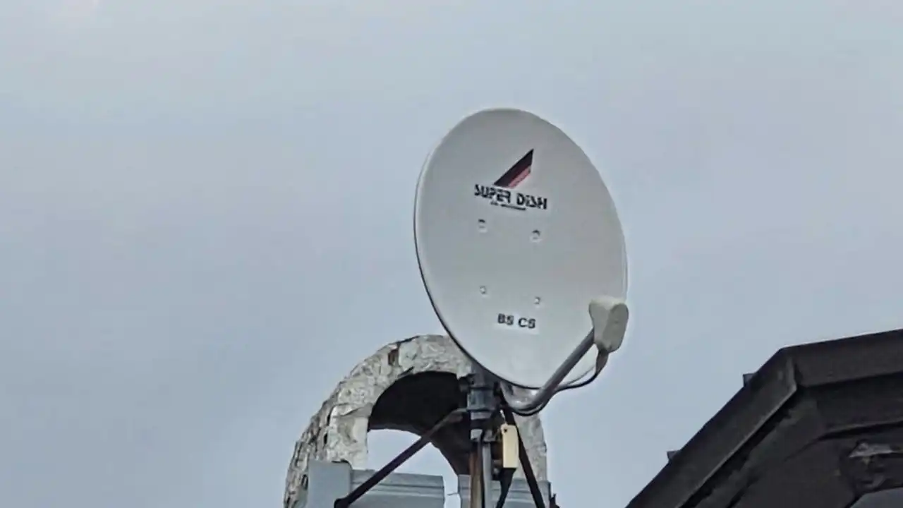 【2026年10月9日】撤去したBS・CSアンテナ(DXアンテナ製 SUPER DISH)【北海道函館市】