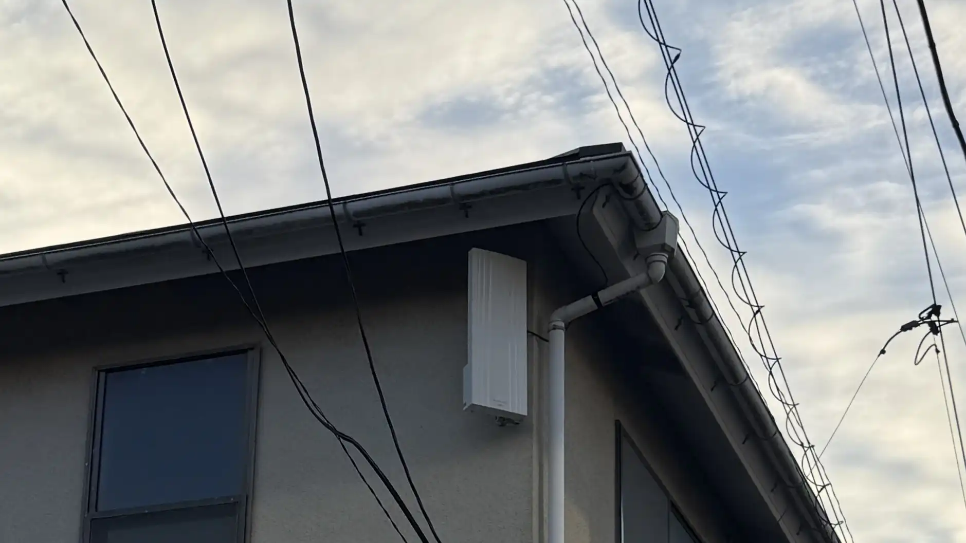 【2026年10月5日】新しく設置したサン電子製のデザインアンテナ(地デジ用UHF平面アンテナ「WAVE GATE 」)【神奈川県横須賀市】